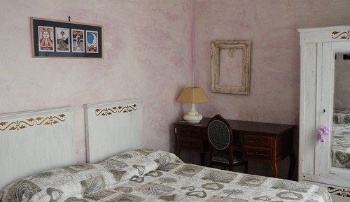 Chambre Double, salle de bains commune (A)