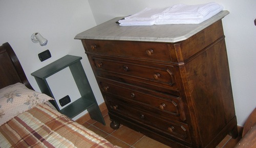 Chambre, salle de bains commune (Camera 2)