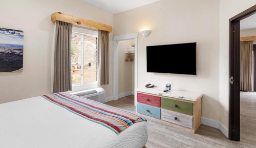 Suite Luxe, 1 très grand lit et 1 canapé-lit