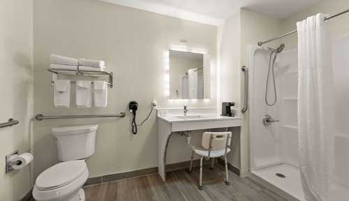 Chambre, 1 très grand lit, accessible aux personnes à mobilité réduite, non-fumeurs