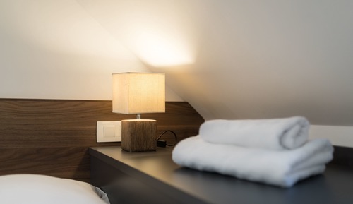 Chambre avec lits jumeaux, non-fumeurs, salle de bains commune