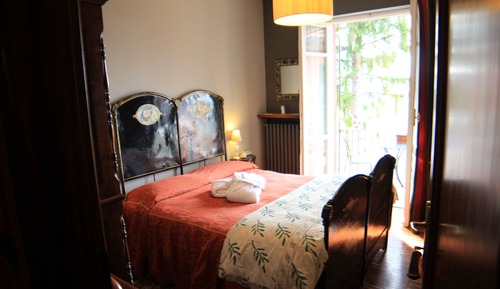 Chambre Panoramique, 1 très grand lit, balcon, vue vallée