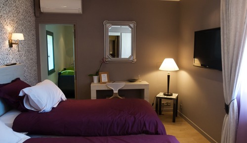Chambre Confort, 1 très grand lit, non-fumeurs, vue jardin (Plume)