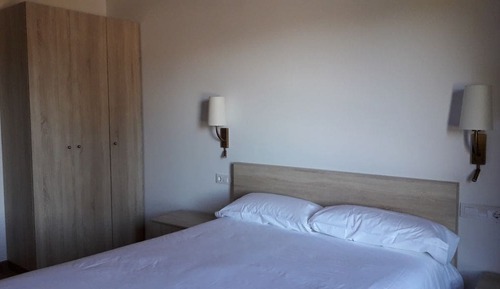 Chambre Double Confort, accessible aux personnes à mobilité réduite, vue montagne (LAMPAZA)