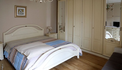 Chambre Triple, 1 grand lit et 1 canapé-lit (Eleonora d'Angiò)