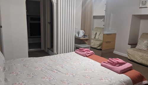 Chambre Double, salle de bains attenante