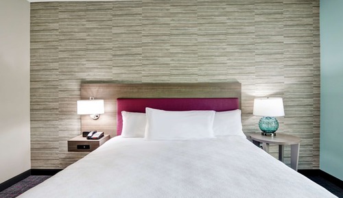 Suite, 1 très grand lit, accessible aux personnes à mobilité réduite (Roll-In Shower)
