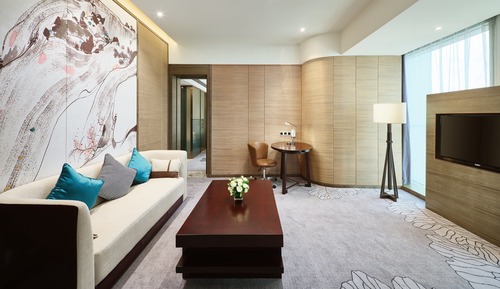 Suite, 1 très grand lit, accès salon affaires