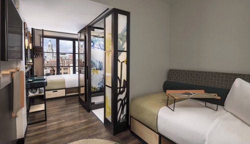 Chambre, non-fumeurs (1 Queen Bed and 1 Twinbed)