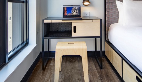 Chambre, 1 très grand lit, non-fumeurs