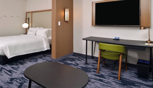 Suite, 1 très grand lit et 1 canapé-lit (Hearing Accessible)