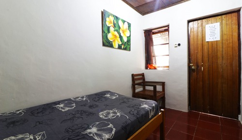 Chambre Simple (not Lake View)