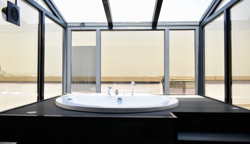 Honeymoon Suit with Jacuzzi