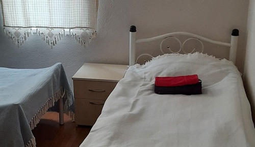 Chambre, plusieurs lits, non-fumeurs, vue partielle sur la mer