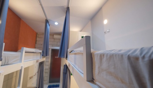 Dortoir Partagé, femmes uniquement, non-fumeurs, 2 salles de bains