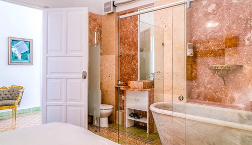 Chambre Double Romantique, 1 très grand lit, salle de bains privée (#3)