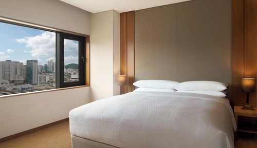 Suite, 1 très grand lit, vue ville, en angle