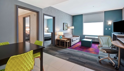 Suite, 1 très grand lit, accessible aux personnes à mobilité réduite, baignoire
