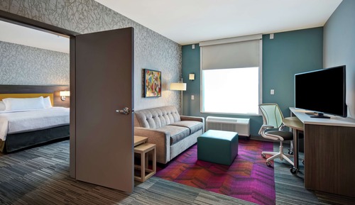 Suite, 1 très grand lit (Mobility & Hearing, Roll-in Shower)