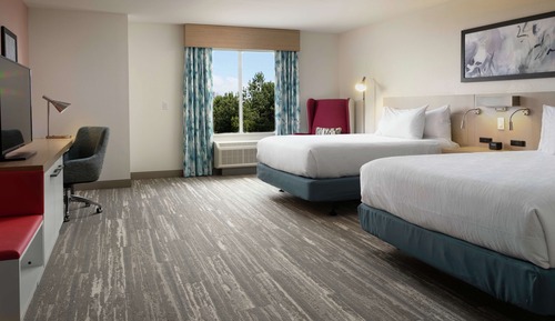Chambre, 2 grands lits, accessible aux personnes à mobilité réduite, baignoire