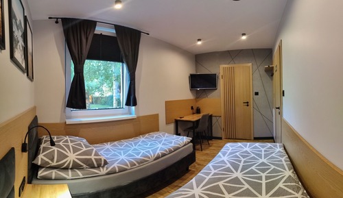 Chambre Double, salle de bains attenante, vue jardin