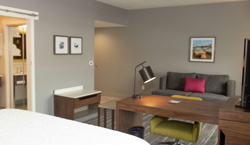 Chambre, 1 très grand lit, accessible aux personnes à mobilité réduite (Mobility & Hearing)