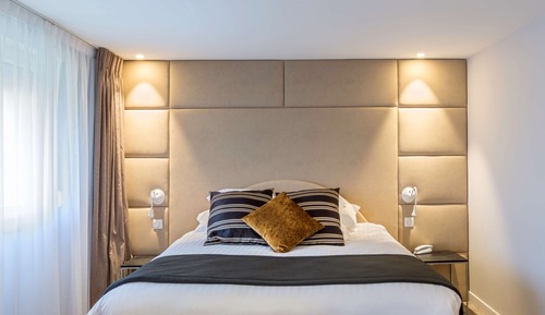 Chambre Familiale, 1 très grand lit, non-fumeurs (Converts to 2 Twin Beds;with Sofabed)