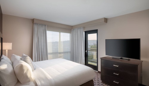 Suite, 1 chambre, balcon (Mobility/Hearing Accessible, Tub)