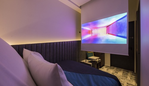 Chambre Double (Slash Small)