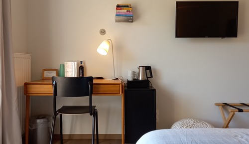 Chambre Double, 1 grand lit, accessible aux personnes à mobilité réduite (l'Isbelle)