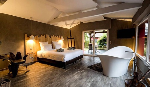 Suite, 1 très grand lit, non-fumeurs, vue jardin