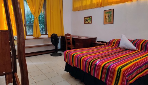 Appartement Économique, 1 grand lit, accès piscine, vue jardin