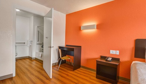 Chambre Standard, 1 grand lit, accessible aux personnes à mobilité réduite, non-fumeurs