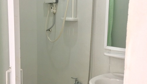 Chambre Double (Small Window)