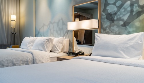 Chambre, 2 grands lits, vue ville