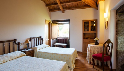 Chambre avec lits jumeaux (with extra bed)