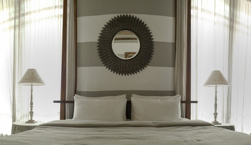 Master Suite, 1 Queen Bed, Pool Access
