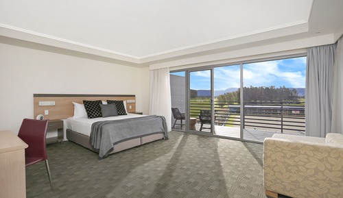 Chambre Deluxe, 1 très grand lit, non-fumeurs, vue golf