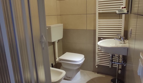 Chambre Triple, salle de bains privée (External)