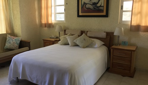 Chambre Familiale, non-fumeurs, vue piscine