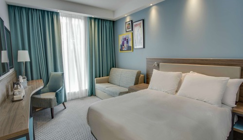 Chambre, 1 grand lit, accessible aux personnes à mobilité réduite