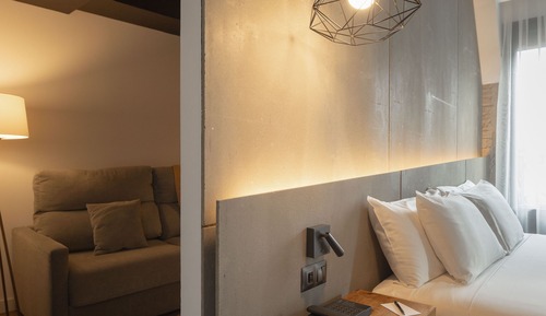 TAYKO JUNIOR SUITE
