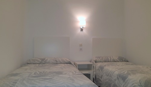 Chambre Économique avec lits jumeaux, salle de bains attenante