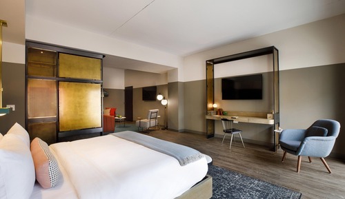 Chambre Deluxe, 1 très grand lit et 1 canapé-lit