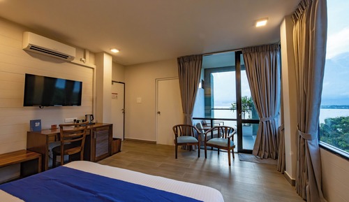 Chambre Deluxe avec lits jumeaux, non-fumeurs, vue partielle sur l'océan