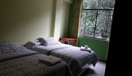 Chambre Familiale, 2 lits doubles, non-fumeurs, salle de bains privée