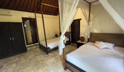 Chambre Supérieure avec lits jumeaux, vue piscine