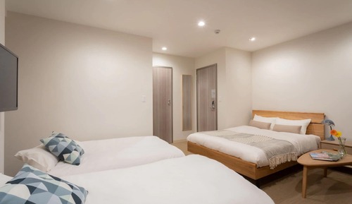 Chambre (Connecting, with Bathtab)