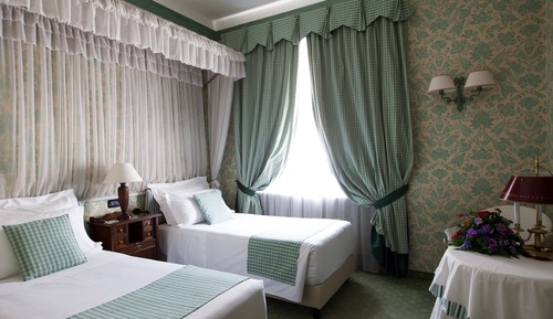 Chambre Simple Deluxe, 1 grand lit 1 place