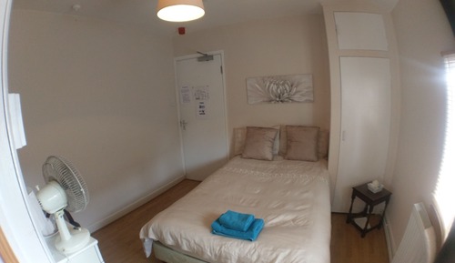 Chambre Double, salle de bains attenante